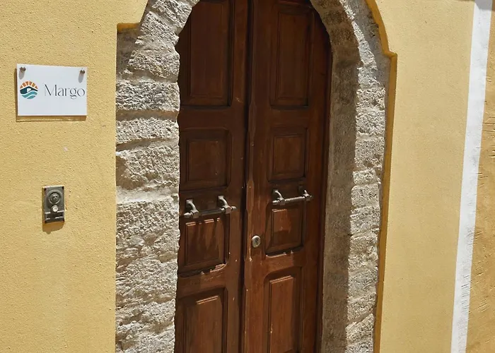 Margo Traditional House